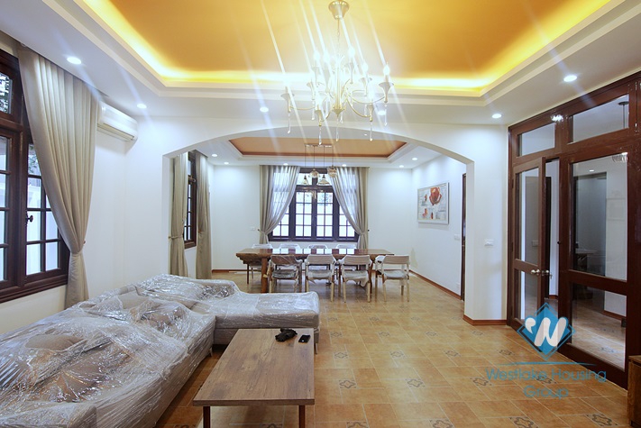 White house with courtyard for rent in Tay Ho district  